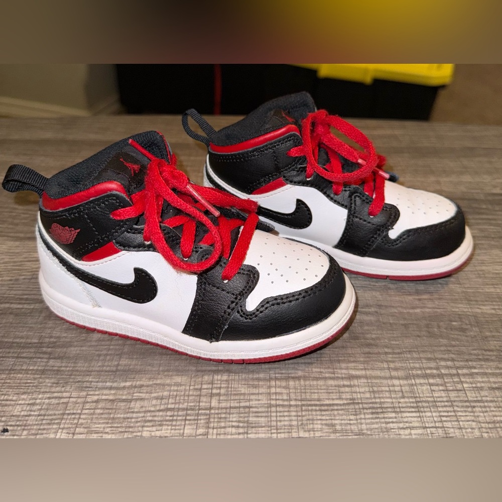 Nike Kids Black and White Sneakers with Red Accents